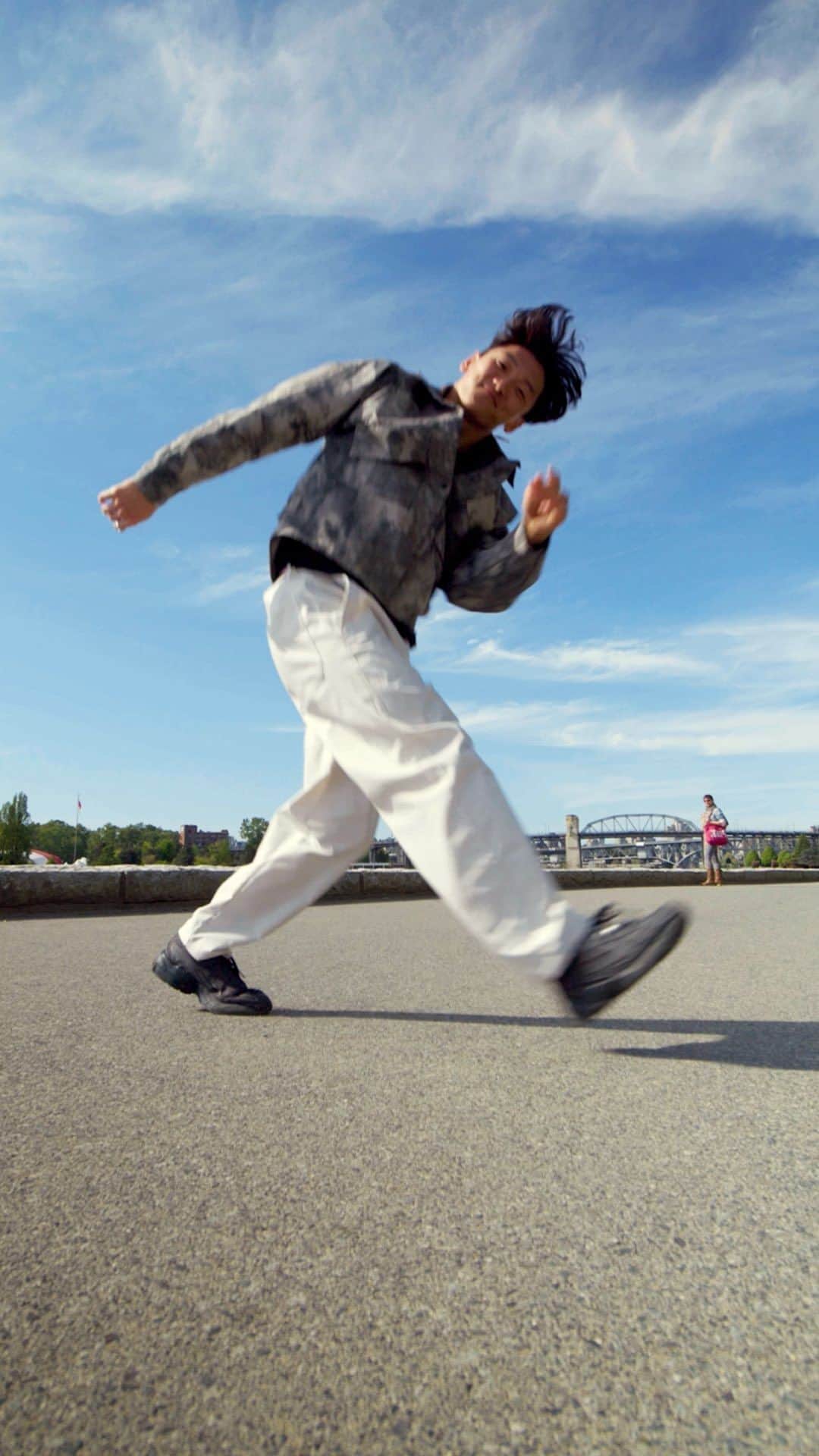 lululemonのインスタグラム：「Breaking them in isn’t needed—but breaking in them is encouraged. Shop your new favourite Relaxed Tapered Trousers at the link in bio.」