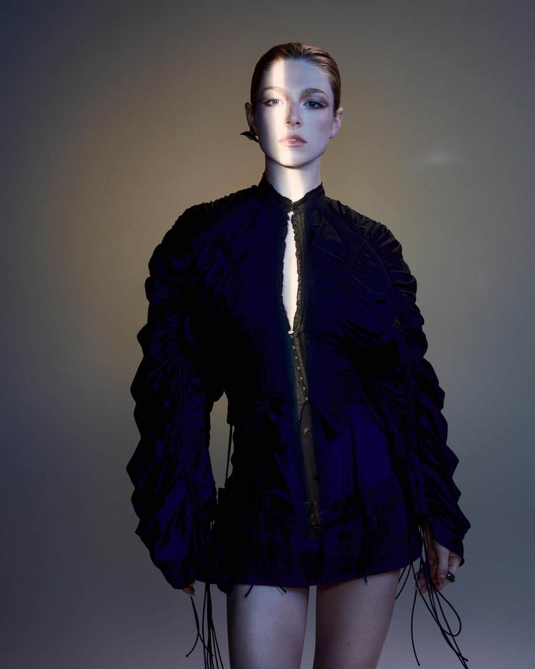 ミュグレーのインスタグラム：「Angel face @hunterschafer catches the light and lens of @harleyweir: inspirational, resolute, magnetic – like an Angel.  @hunterschafer wears Mugler by @cadwallader  Photographer @harleyweir Stylist @haleywollens  #mugler #angelelixir #newfragrance」
