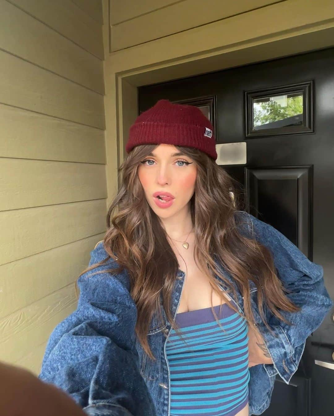 Acacia Brinleyのインスタグラム：「Honk if you love dying & being dead <3」