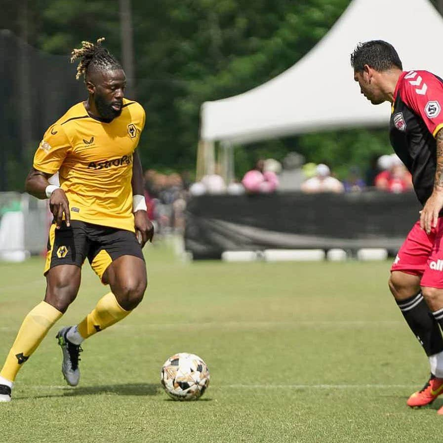 バカリ・サコさんのインスタグラム写真 - (バカリ・サコInstagram)「I feel so Honoured and proud to be able to wear that gold and black shirt once again. I was so happy to see some old(new) faces. This experience will forever be in my memory. Thanks to the amazing staff we had over there. Once a wolf always a wolf 🧡🐺 @wolves @tst7v7」6月14日 3時00分 - baky_sako