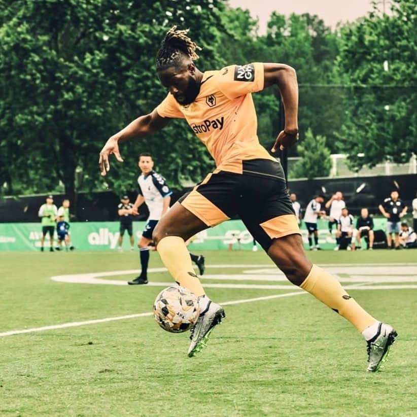 バカリ・サコさんのインスタグラム写真 - (バカリ・サコInstagram)「I feel so Honoured and proud to be able to wear that gold and black shirt once again. I was so happy to see some old(new) faces. This experience will forever be in my memory. Thanks to the amazing staff we had over there. Once a wolf always a wolf 🧡🐺 @wolves @tst7v7」6月14日 3時00分 - baky_sako