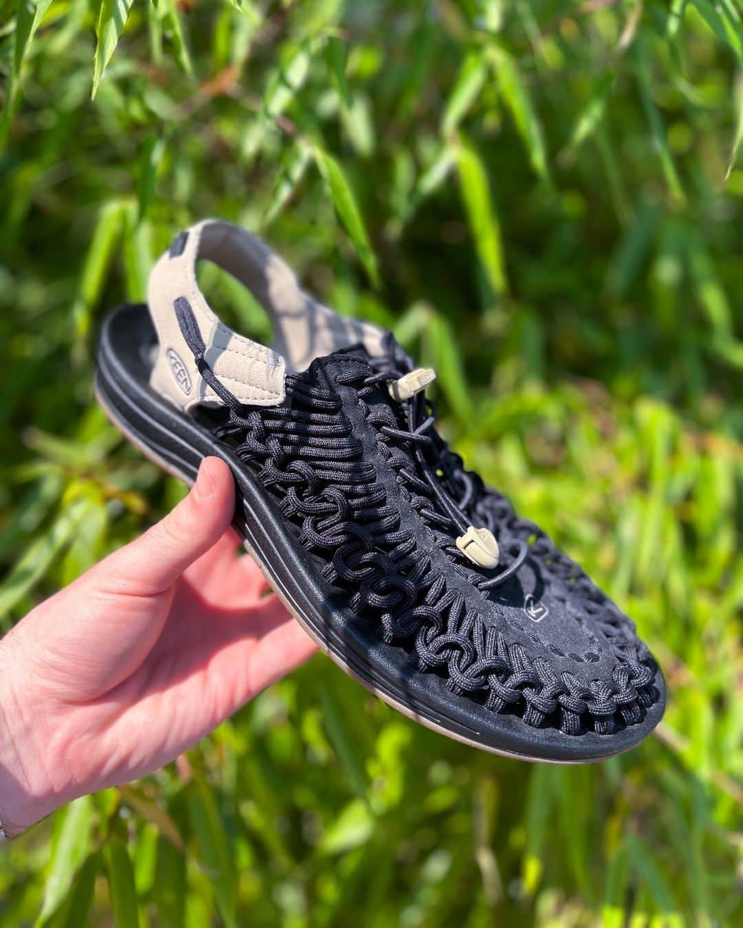 ガーブストアのインスタグラム：「A Garbstore cult classic: KEEN Uneek sandals⁠ Available in multiple colours, check them out.」