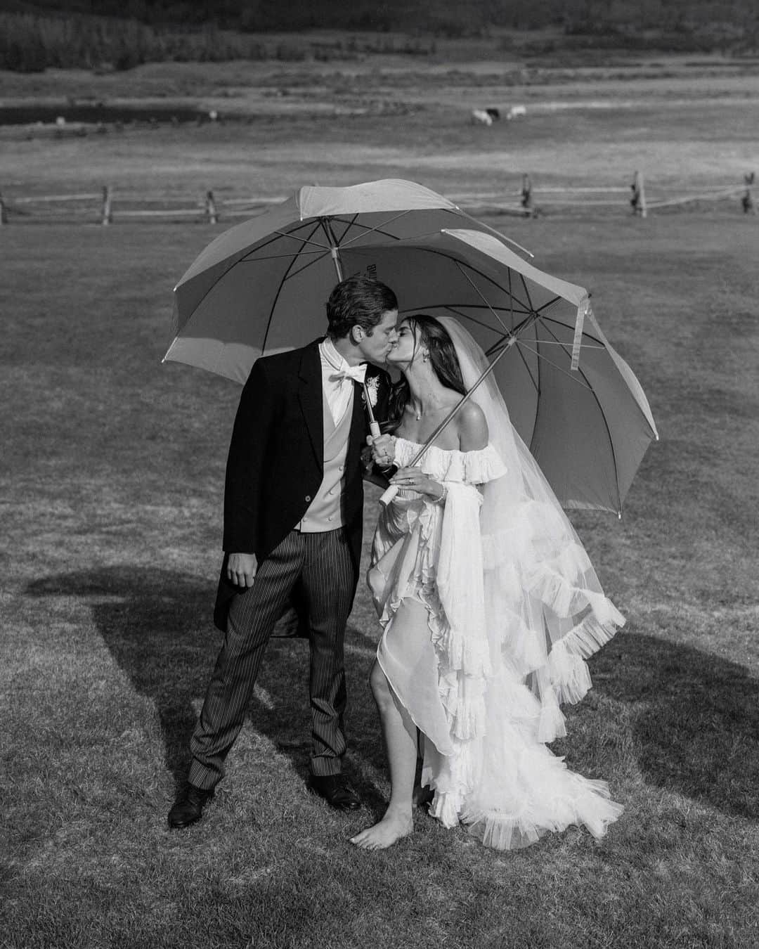 テイラー・ヒルさんのインスタグラム写真 - (テイラー・ヒルInstagram)「@taylor_hill and Daniel Fryer are married! The couple worked with Hanna Peterson of @table6productions to plan their wedding weekend, held at Devil’s Thumb Ranch in Colorado. “As much as I travel for work—I have literally been [going] non-stop since the age of 14—Colorado has always been my constant, my rock, my home, and my heart. That is until I met Danny. Danny makes me feel home wherever we are. I wanted to share this once-in-a-lifetime moment with all our loved ones in my constant, favorite place, Winter Park, Colorado,” shares the bride. Tap the link in our bio to see exclusive photos from the couple's Western-inspired wedding. Photos: @cedarandpines」6月14日 2時39分 - taylor_hill