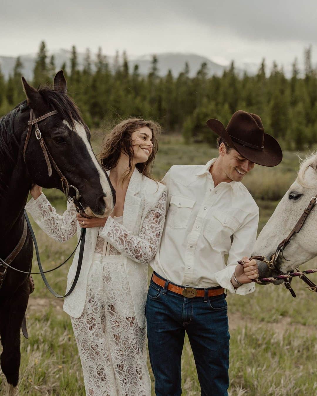 Vogueさんのインスタグラム写真 - (VogueInstagram)「@taylor_hill and Daniel Fryer are married! On Saturday, June 10, the model married the venture capitalist at Devil’s Thumb Ranch in Colorado. The dress code for their welcome party called for a “Western chic vibe,” and the bride wore a custom Etro gown for the ceremony.  “As much as I travel for work—I have literally been [going] non-stop since the age of 14—Colorado has always been my constant, my rock, my home, and my heart," the bride says. "That is until I met Danny. Danny makes me feel home wherever we are. I wanted to share this once-in-a-lifetime moment with all our loved ones in my constant, favorite place: Winter Park, Colorado.”  Tap the link in our bio to take an exclusive look inside Taylor Hill’s Western-inspired wedding. Photos: @cedarandpines」6月14日 2時56分 - voguemagazine