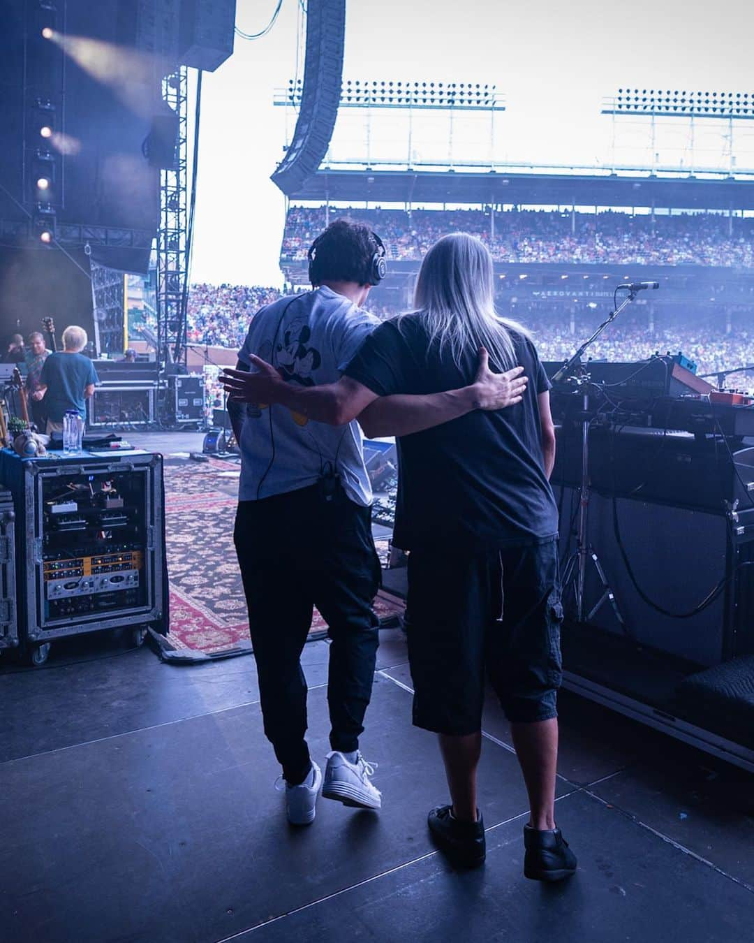 ジョン・メイヤーさんのインスタグラム写真 - (ジョン・メイヤーInstagram)「Two unreal nights at Wrigley Field in Chicago with @deadandcompany. Chicago has always been great to us, as it’s been to me my whole career. I made sure to soak all of it in as often as I could; I’ll be taking these memories out at a later date and want to make sure there’s as much to draw from as I can get… I’ll simply say this for now: thank you, Chicago. ♥️ (Photos by @chloekeiliaweir) (bad automatic cropping by photo sharing app @instagram)」6月14日 2時56分 - johnmayer