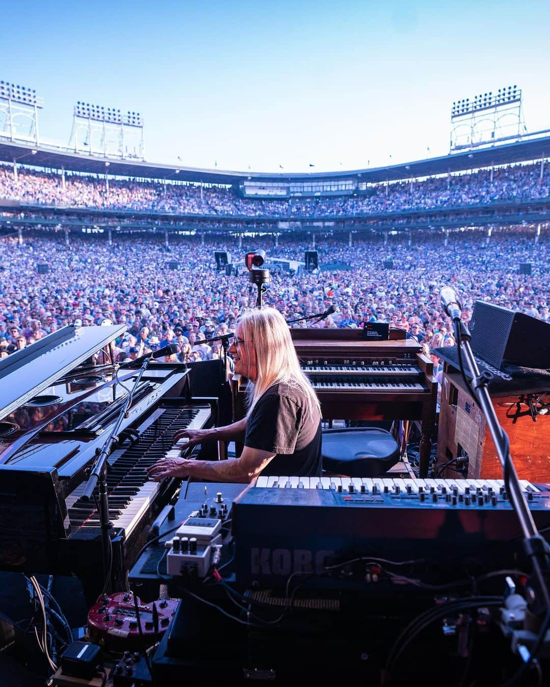 ジョン・メイヤーさんのインスタグラム写真 - (ジョン・メイヤーInstagram)「Two unreal nights at Wrigley Field in Chicago with @deadandcompany. Chicago has always been great to us, as it’s been to me my whole career. I made sure to soak all of it in as often as I could; I’ll be taking these memories out at a later date and want to make sure there’s as much to draw from as I can get… I’ll simply say this for now: thank you, Chicago. ♥️ (Photos by @chloekeiliaweir) (bad automatic cropping by photo sharing app @instagram)」6月14日 2時56分 - johnmayer