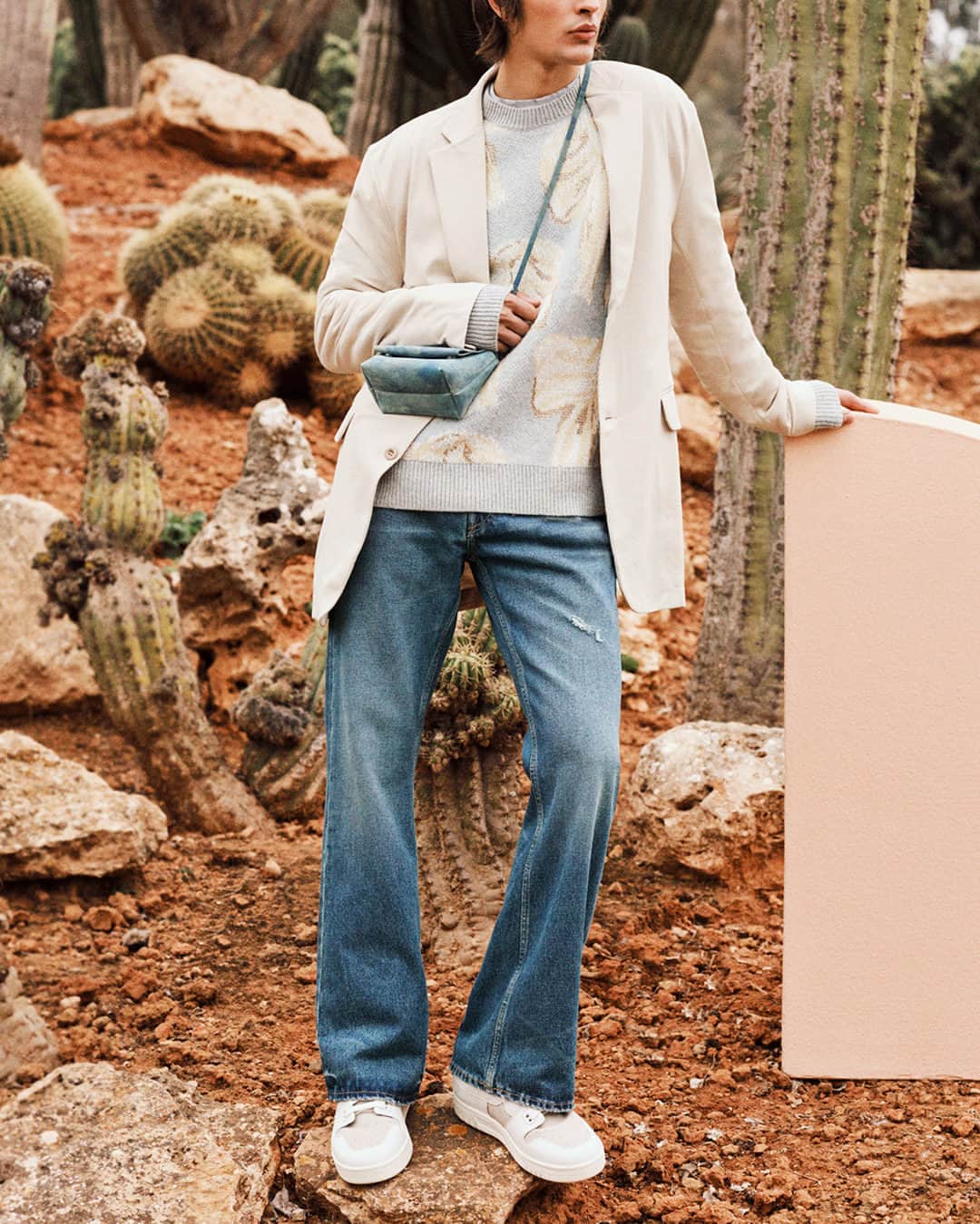MR PORTERのインスタグラム：「For SS23, @acnestudios’ creative director Mr Jonny Johansson reimagined the brand’s men’s collection as an off-kilter wedding party. With wedding season fast approaching, we have to say that it couldn’t have arrived at a better time.  From expertly tailored occasionwear – such as this beige unstructured blazer – to everyday pieces that include knitwear (designed in collaboration with the American artist Ms Karen Kilimnik), denim and low-top panelled sneakers, the collection is intended to take you from day, to night, to the most extravagant of ceremonies. No change of clothes needed.」