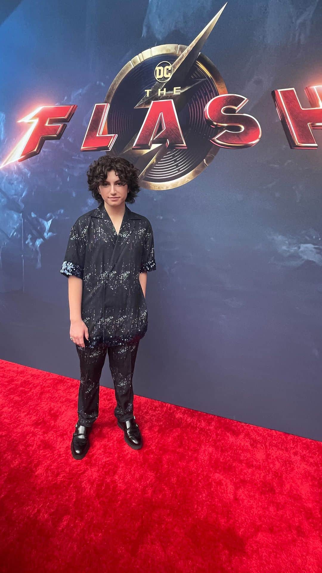 オーガスト・マトゥーロのインスタグラム：「⚡️ #TheFlashMovie ⚡️ premiere thank you @wbpictures  Styling: @styled.by.chloee  Fit: @weishengparis Shoes: @jb_rautureau (Merci @masonpriveepr_la) Hair: @_hairbylaurie  Makeup: @julie4makeup Special hank you Laura & Amy @advantage_pr」