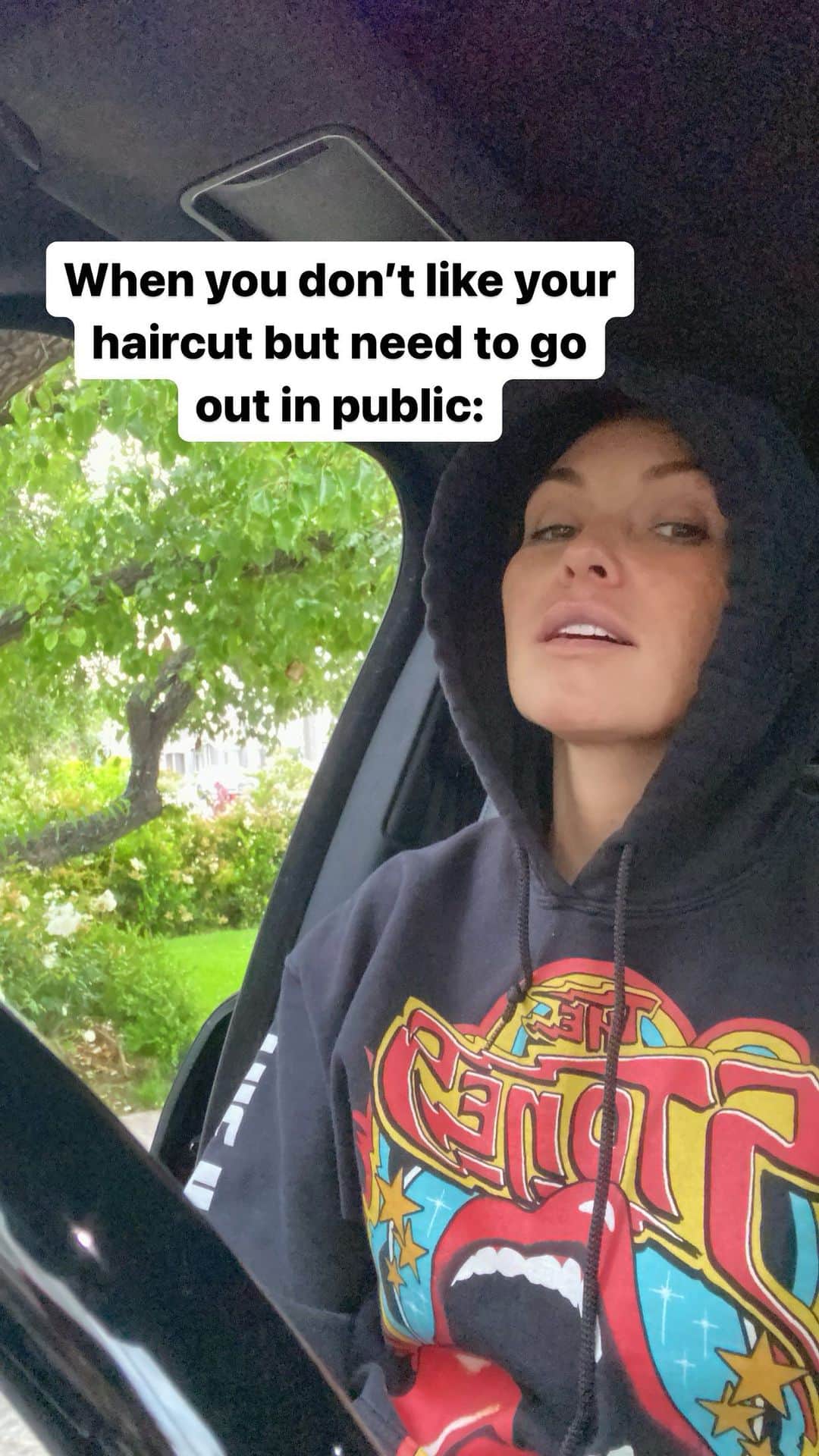 カンディー・ジョンソンのインスタグラム：「How To: go out in public with a haircut you don’t even enjoy in private 😂  #hair #hacks #haircut  #tips」