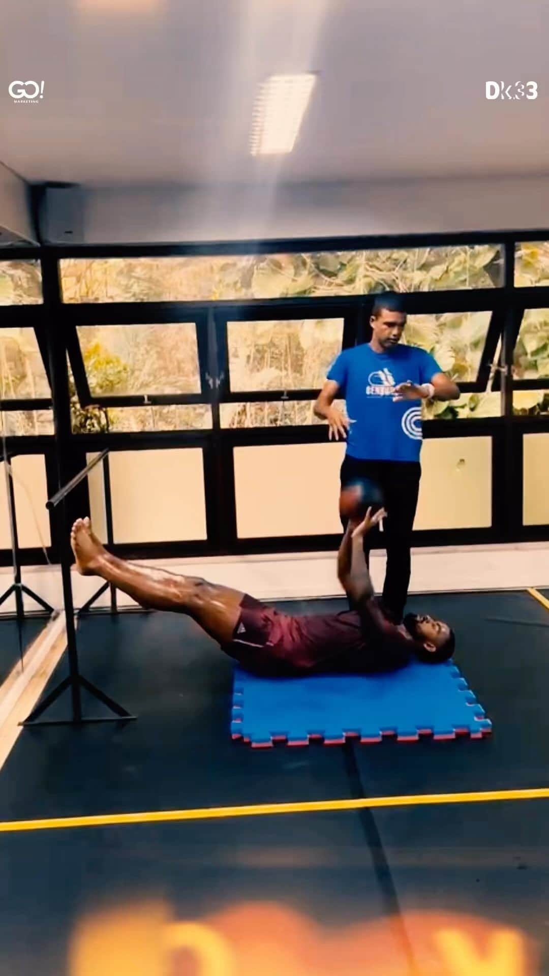 ダンクレーのインスタグラム：「💪🏾👊🏾」