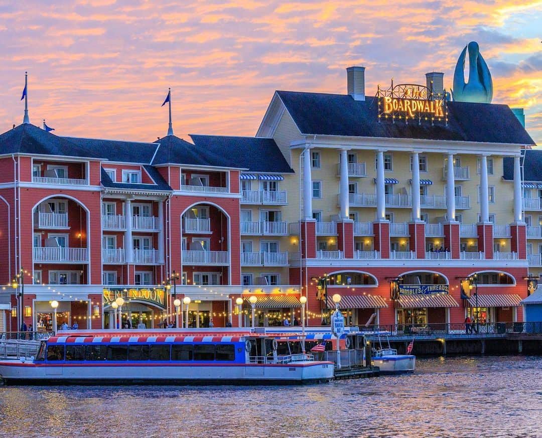 Walt Disney Worldのインスタグラム：「Nothing better than summer sunsets at Disney’s Boardwalk! Drop a 🌇 if it's something you'd want to experience! (📸: @g00fysh0tz)」