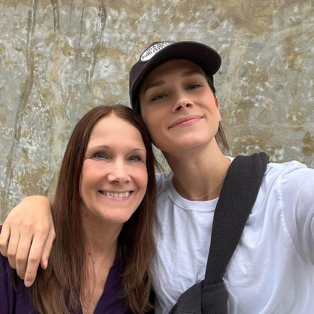 Shannon Beveridgeのインスタグラム：「deb will always be my favorite ally 🥹 and i’m happy to share her and her hugs w anyone!!」