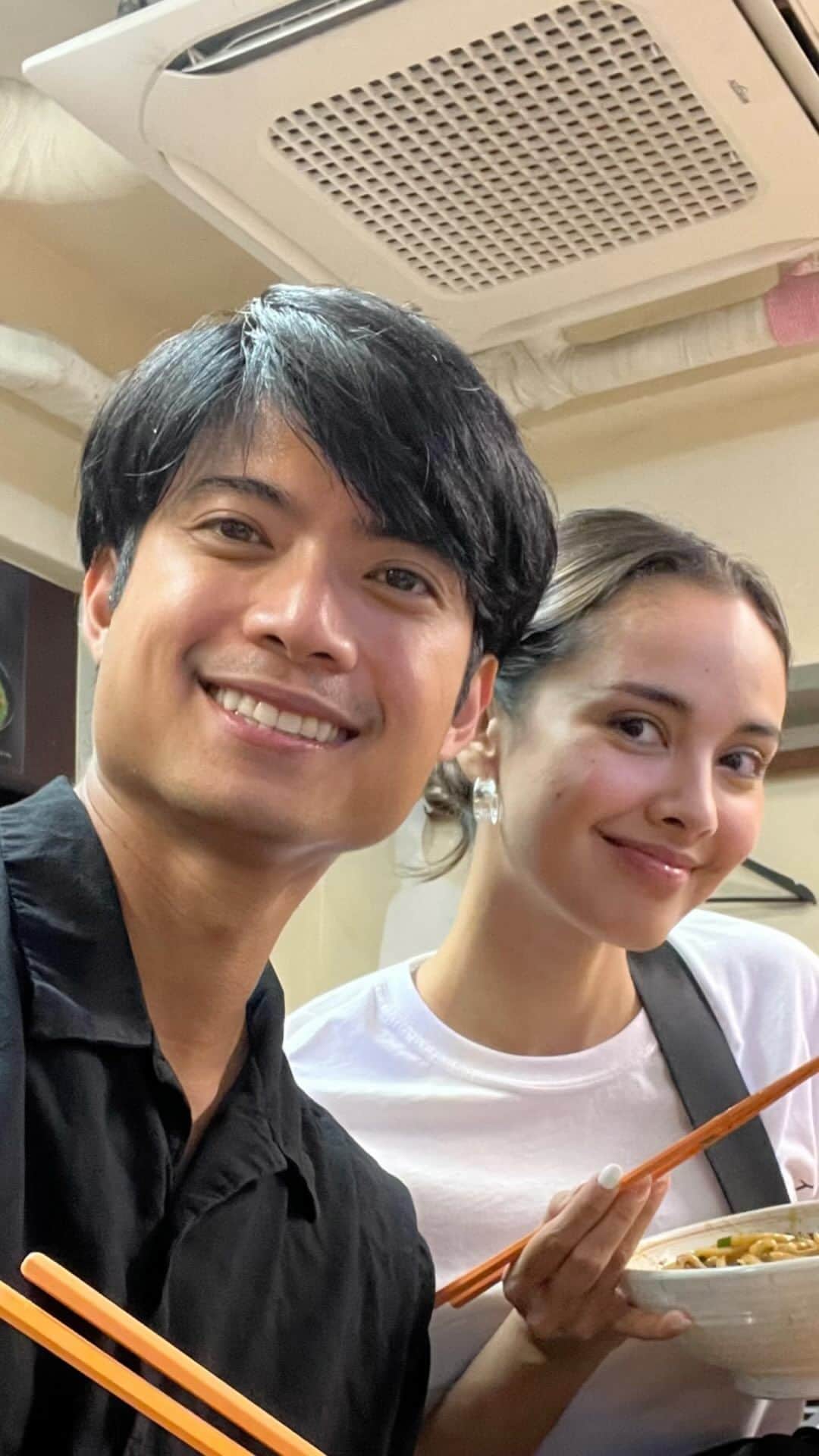 のインスタグラム：「Nag hahanda na ako para sa mga future concert announcements ng mga favorite groups ko hahaha! If you already know where you want to travel to, Cebu Pacific is having a #CEBSuperSeatFest Piso Sale!!!! Magka1sa at mag book na ng maaga para sa concert ticket mapunta ang budget… or a restaurant you’ve been wanting to go to… pwede din naman merch lol hello Fofo 💛💙 Let’s fly every Juan!! Book now at bit.ly/CEBxMeganMikael」