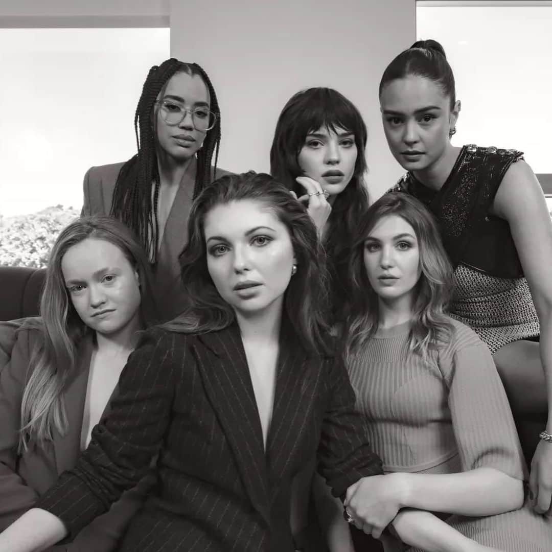 サミー・ハンラティのインスタグラム：「Naughty 90s😈 / @latimes」