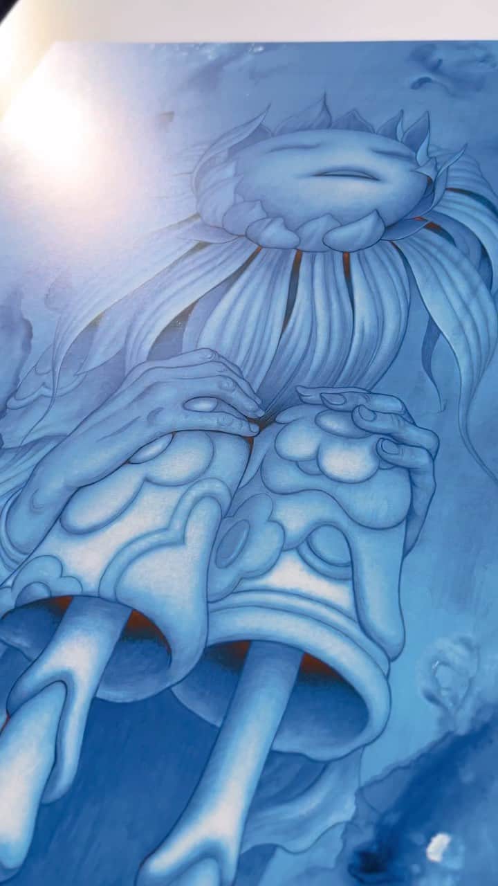 ジェームス・ジーンのインスタグラム：「The flower prince lifts his head up to the sky, seeking the warmth of the sun. His eyes are closed, and while he is dreaming, the world is cast in blue. A cousin to Xōchipilli, he waits for the flower of his soul to bloom in the light.  Sunflower is a signed and numbered time-limited edition of offset lithographs. The edition will be available for 24 hours starting at 8:00 AM PT on Tuesday, June 20 and ending at 7:59 AM PT on Wednesday, June 21. The edition is limited by the number of prints sold during those 24 hours and never reprinted. 🌞🌻🌞」
