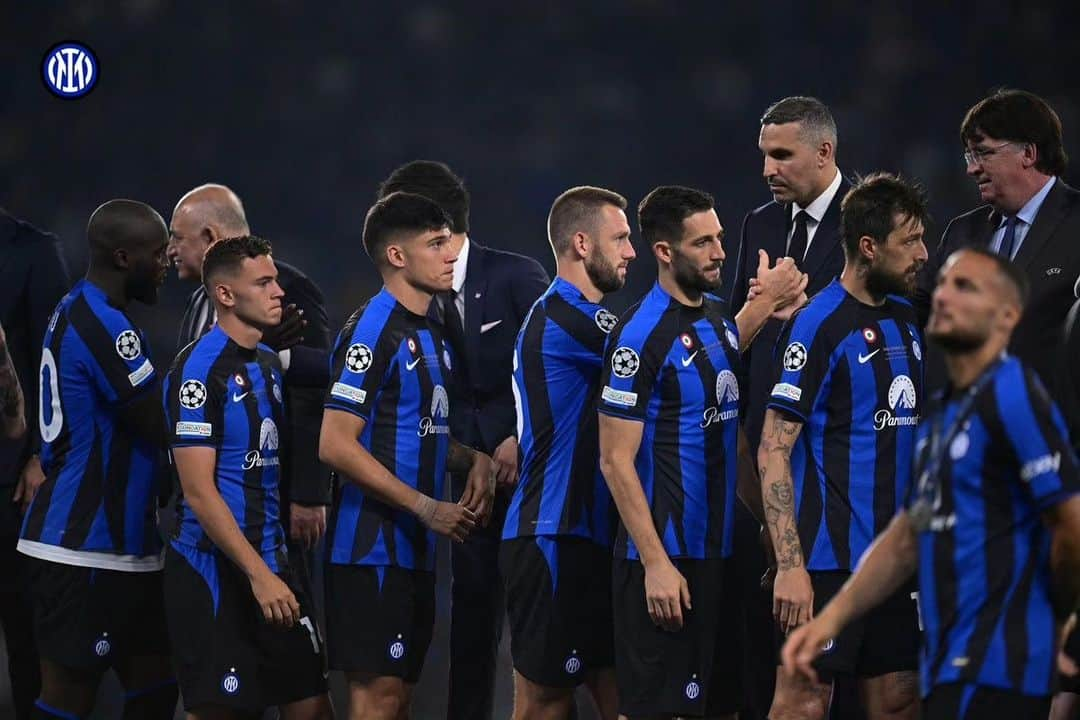 ロベルト・ガリアルディーニのインスタグラム：「...a un passo dal sogno...e ORGOGLIOSI del nostro cammino!! 👏🖤💙   #UCLFinal」