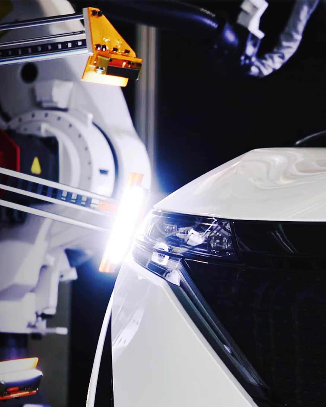 Nissanさんのインスタグラム写真 - (NissanInstagram)「Are you a true Nissan fan? Can you guess the model that’s coming off the production line in this pics? 👀  #Nissan #Technology #GuessTheNissan #Carlover #CarManufacturing #Tech #CarTech」6月18日 22時00分 - nissan