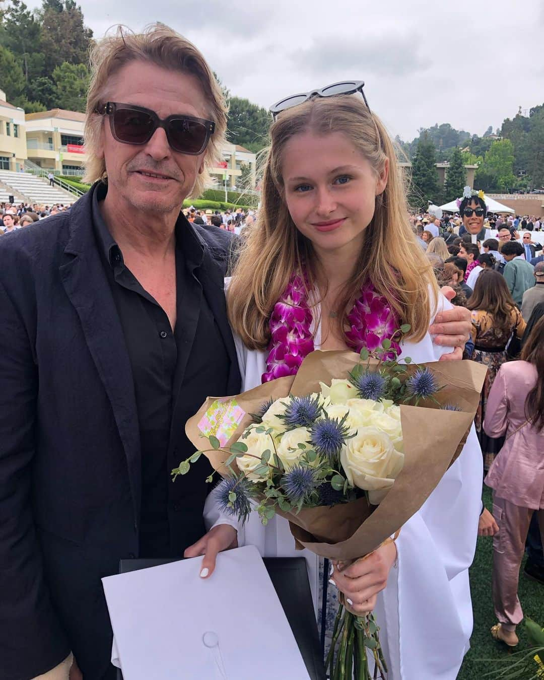 ミランダ・オットーのインスタグラム：「Just like that. High School is out forever. So proud of you Darcey. You’ve navigated four chaotic years with grace and strength. Go out and enjoy the world. ❤️❤️❤️#nextstopparis」