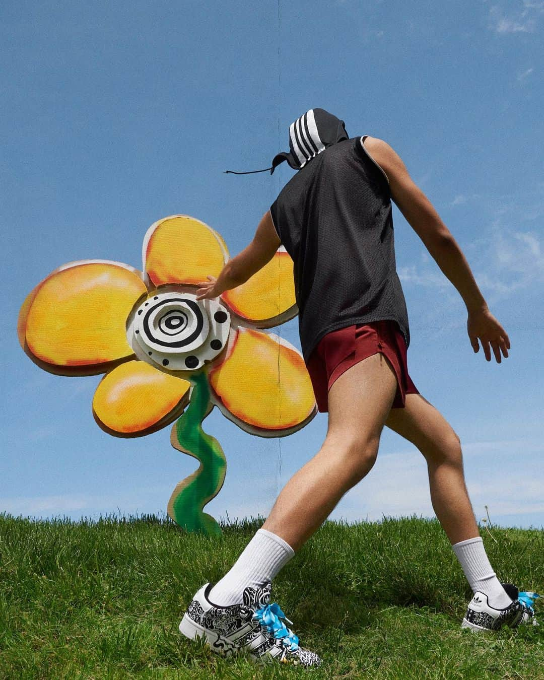 Nice Kicksさんのインスタグラム写真 - (Nice KicksInstagram)「adidas and @fewocious have partnered to launch a limited edition, product-linked Trefoil Flower Mint Pass on June 22 👀  Owners of the Trefoil Flower Mint Pass will be given the exclusive opportunity to redeem physical adidas Originals Campus 00’s sneaker 👟   Widely regarded as one of the leading members of a growing community of Web3 artists, @fewocious has built a reputation for his playful style, bold aesthetic, and deeply personal approach; telling his life story and experience as a transgender youth through his work 👏」6月14日 6時22分 - nicekicks