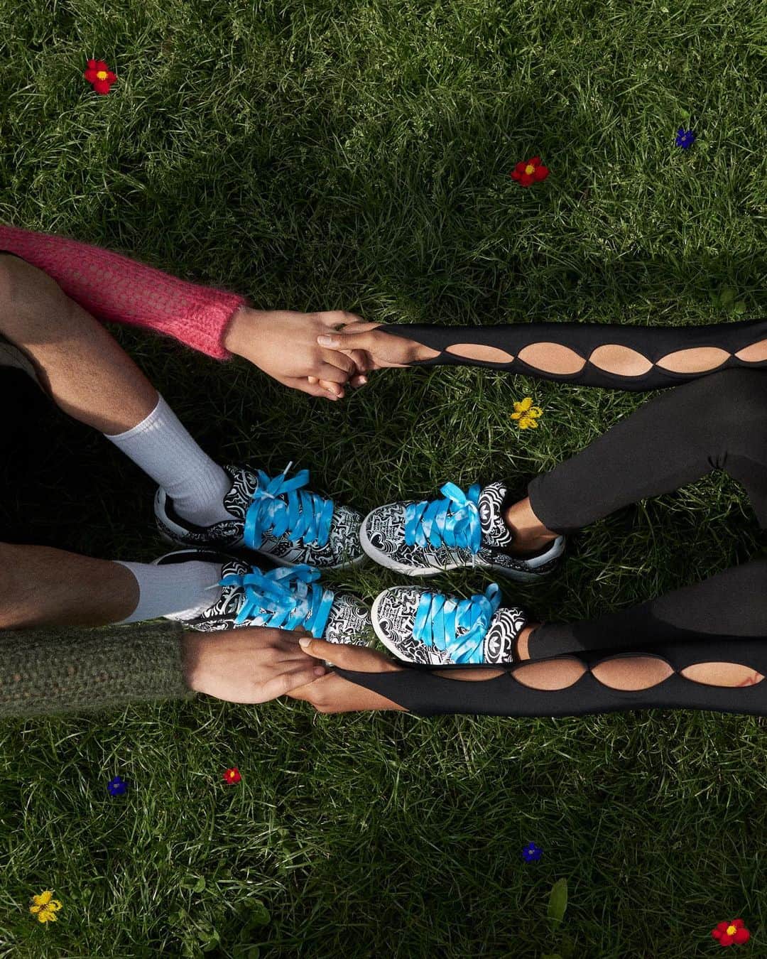 Nice Kicksさんのインスタグラム写真 - (Nice KicksInstagram)「adidas and @fewocious have partnered to launch a limited edition, product-linked Trefoil Flower Mint Pass on June 22 👀  Owners of the Trefoil Flower Mint Pass will be given the exclusive opportunity to redeem physical adidas Originals Campus 00’s sneaker 👟   Widely regarded as one of the leading members of a growing community of Web3 artists, @fewocious has built a reputation for his playful style, bold aesthetic, and deeply personal approach; telling his life story and experience as a transgender youth through his work 👏」6月14日 6時22分 - nicekicks