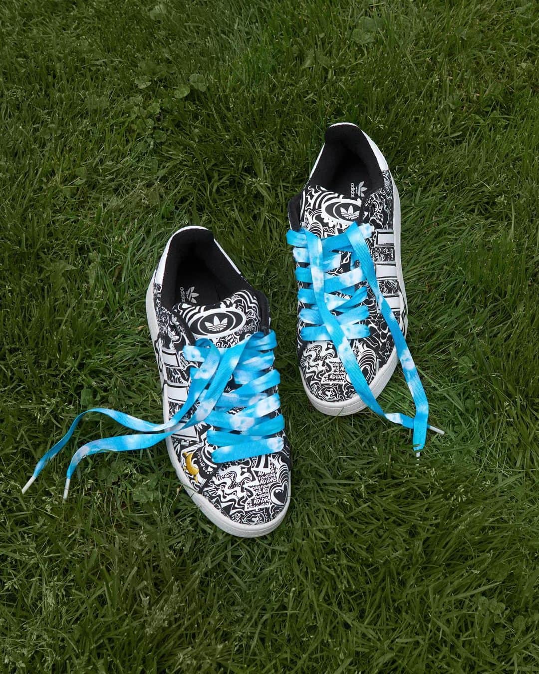 Nice Kicksさんのインスタグラム写真 - (Nice KicksInstagram)「adidas and @fewocious have partnered to launch a limited edition, product-linked Trefoil Flower Mint Pass on June 22 👀  Owners of the Trefoil Flower Mint Pass will be given the exclusive opportunity to redeem physical adidas Originals Campus 00’s sneaker 👟   Widely regarded as one of the leading members of a growing community of Web3 artists, @fewocious has built a reputation for his playful style, bold aesthetic, and deeply personal approach; telling his life story and experience as a transgender youth through his work 👏」6月14日 6時22分 - nicekicks