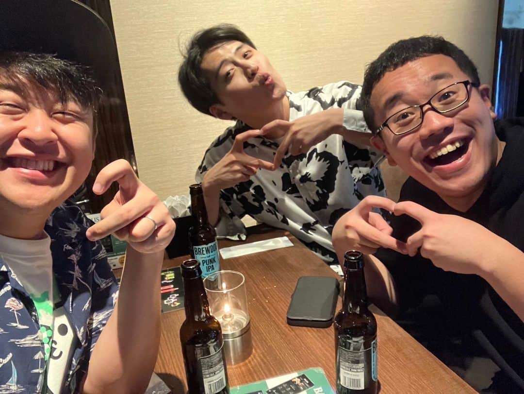 パーマ大佐のインスタグラム：「遅刻したのに許してくれる2人は神です。 #パーマ大佐  #高校時代からの付き合い  #同い年  #1993年生まれ  #レインボー #池ちゃん  #酒井直斗  #久々のご飯  #最高な夜でした  #それなのに  #遅刻してすみませんでした #らーぶーじゃねえよ」