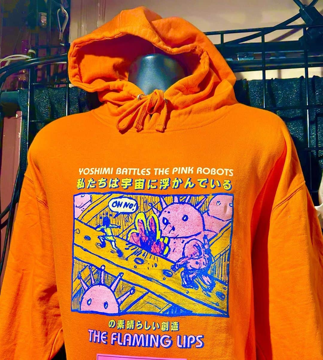 ウェイン・コインのインスタグラム：「Lots of cool new Merch available at the all the Yoshimi Battles The Pink Robots shows!!!」