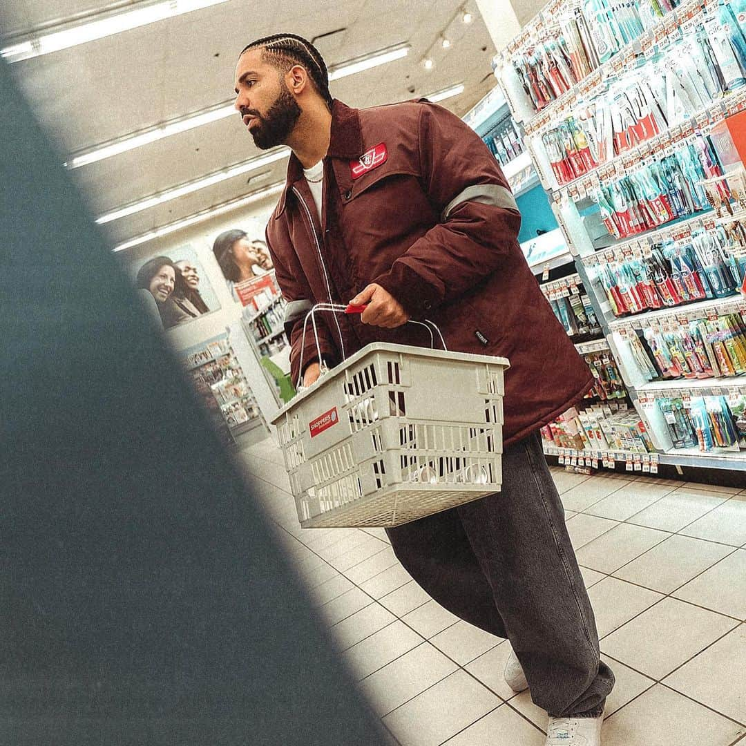 ドレイクさんのインスタグラム写真 - (ドレイクInstagram)「And away we go…」6月14日 6時55分 - champagnepapi