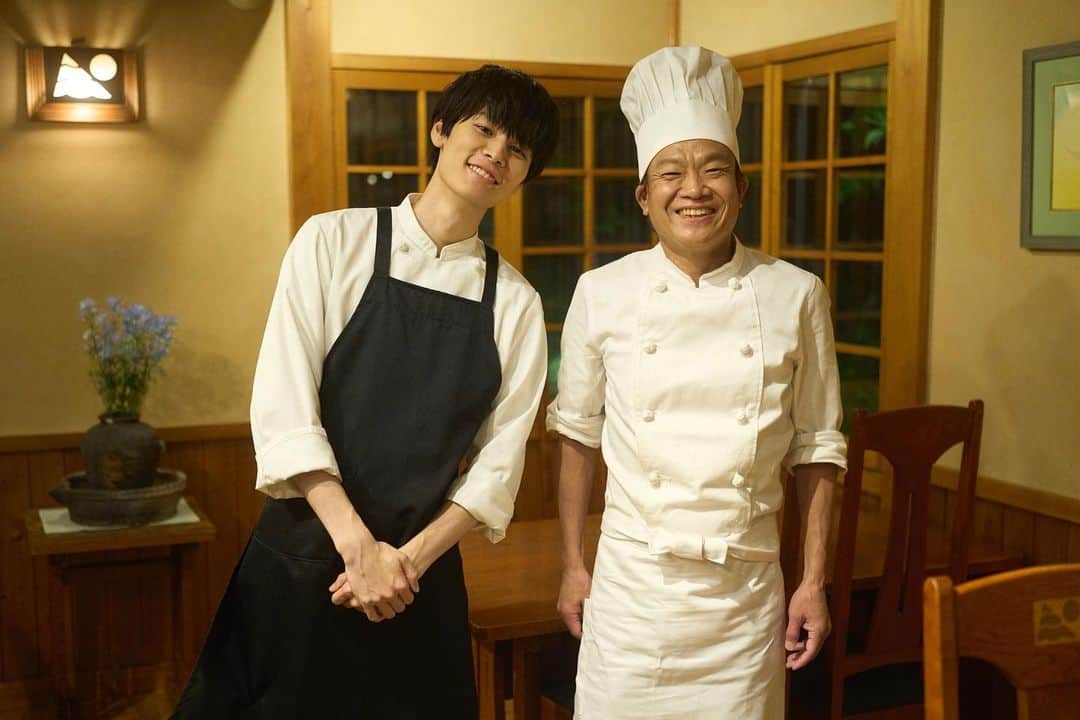 のインスタグラム：「𝗡𝗘𝗪𝗦 🌙 ￣￣￣￣￣ 『#月読くんの禁断お夜食』 いよいよ今週、最終回‼️  ゲストに #星田英利 さんが登場👨‍🍳 寡黙で不器用ながら、月読(#萩原利久)を気遣うシェフを好演！  最終回は60分の《拡大スペシャル》 6/17(土)よる11時放送📺  ぜひご覧ください！  #最終回拡大SP #土曜よる11時放送 #トリンドル玲奈 #尾崎匠海 #INI #樋口日奈 #丸山智己 #浅香航大」