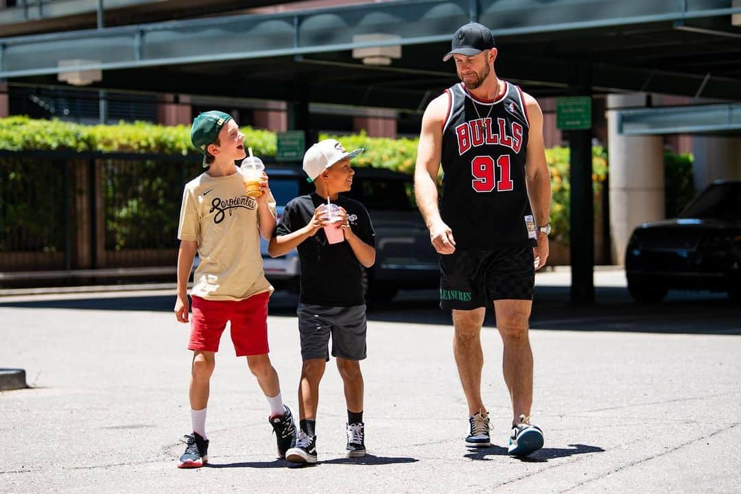 エバン・ロンゴリアさんのインスタグラム写真 - (エバン・ロンゴリアInstagram)「Boys day at the ballpark @jaimefaith3 @_alongoria_ 📷 cred- @kelcgrant #dbacks」6月14日 7時10分 - evan.longoria3