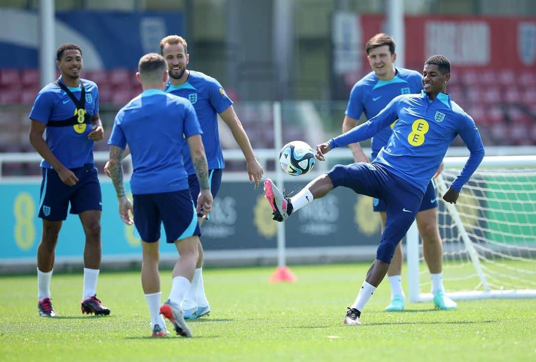 マーカス・ラッシュフォードのインスタグラム：「Another productive day 🏴󠁧󠁢󠁥󠁮󠁧󠁿⚽」