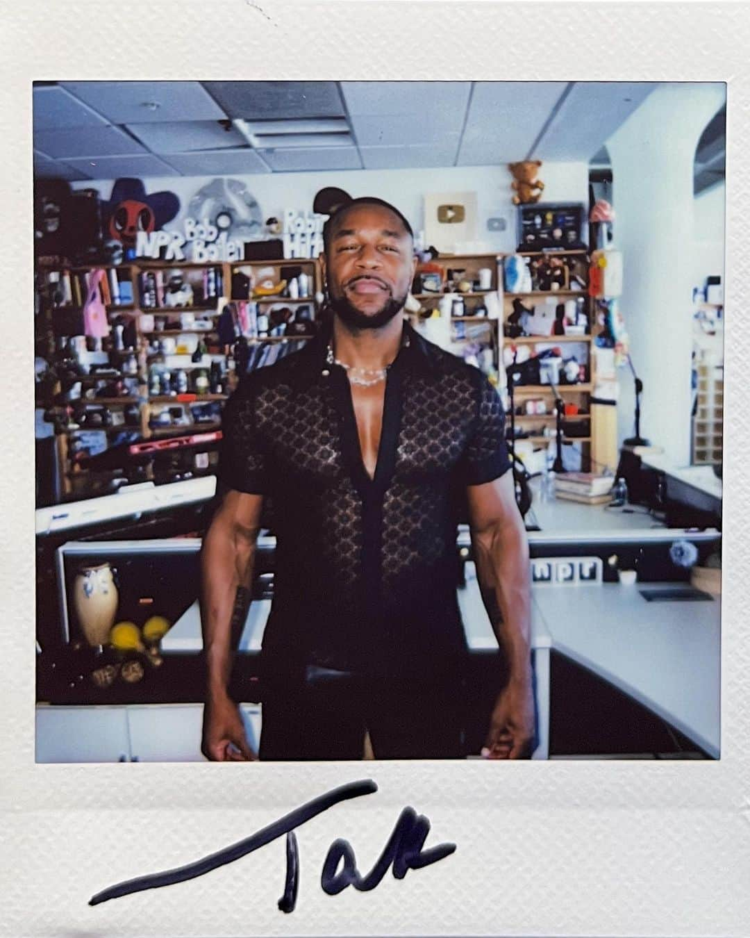 タンクのインスタグラム：「#tinydesk • You might’ve spotted @therealtank singing background vocals in Babyface’s Tiny Desk. This time, he’s back with his own concert 😍  Tomorrow on @nprmusic’s YouTube 🖤   #BMMxNPRMusic」