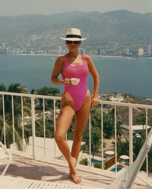 クリス・ジェンナーさんのインスタグラム写真 - (クリス・ジェンナーInstagram)「You can take the girl out of the 80’s but you can’t take the 80’s out of the girl! 👙 🌊 This swimsuit is one of my favorites of all time and the iconic @bodyglove styles never get old! I am so excited to see all of the reinvented styles in the new @goodamerican x @bodyglove collection, launching Thursday! @khloekardashian 🩱 🌴」6月14日 7時37分 - krisjenner