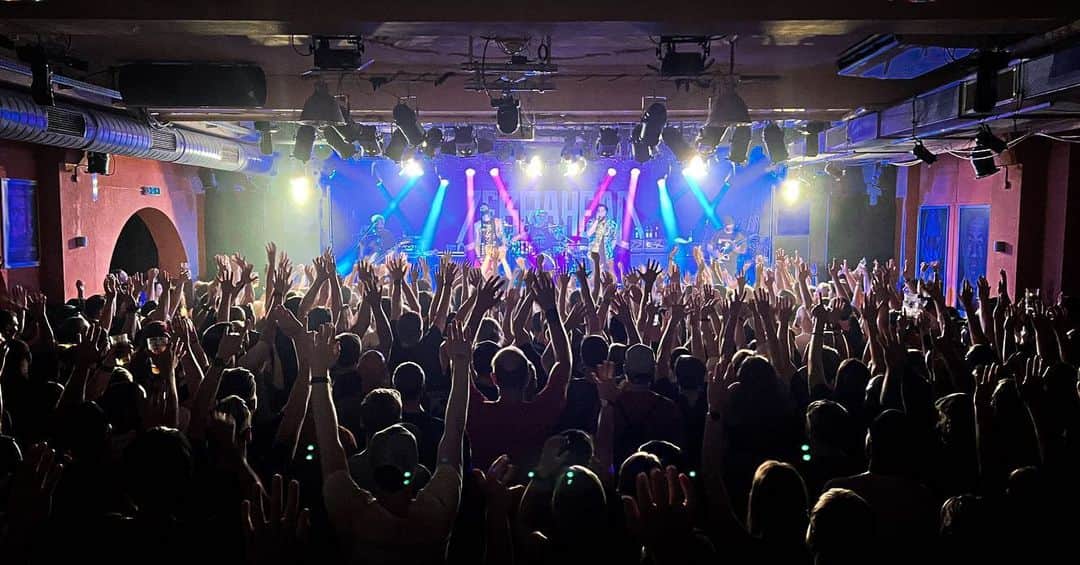 Zebraheadさんのインスタグラム写真 - (ZebraheadInstagram)「Aschaffenburg @colos_saal_aschaffenburg was off the hook tonight!! What an amazing way to spend our Tuesday night!! Danke!!!!!! Also!!!!! Happy Birthday to our photographer @mikehoehnconcertphotography  Next show is Thursday night at Kubana in Sieburg, Germany!!!  #zebrahead #aschaffenburg #germany🇩🇪」6月14日 7時37分 - zebraheadofficial