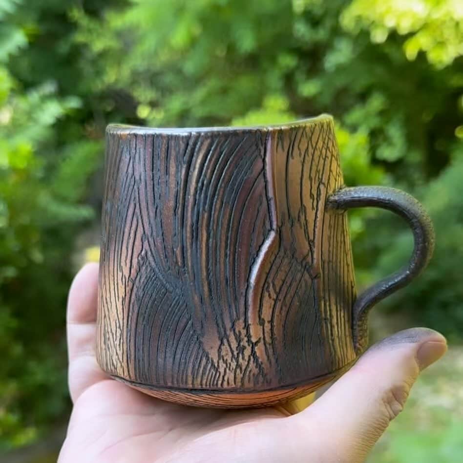 のインスタグラム：「Newly wood fired  Kohiki mug. hold 12 oz 薪窯　粉引き　マグ . www.akirasatake.com  #mug #マグ #akirasatakeceramics #clay  #asheville  #gallerymugen  #陶芸 #陶芸家  #佐竹晃 #ceramics #pottery #japanese #japanesepottery #tougei」