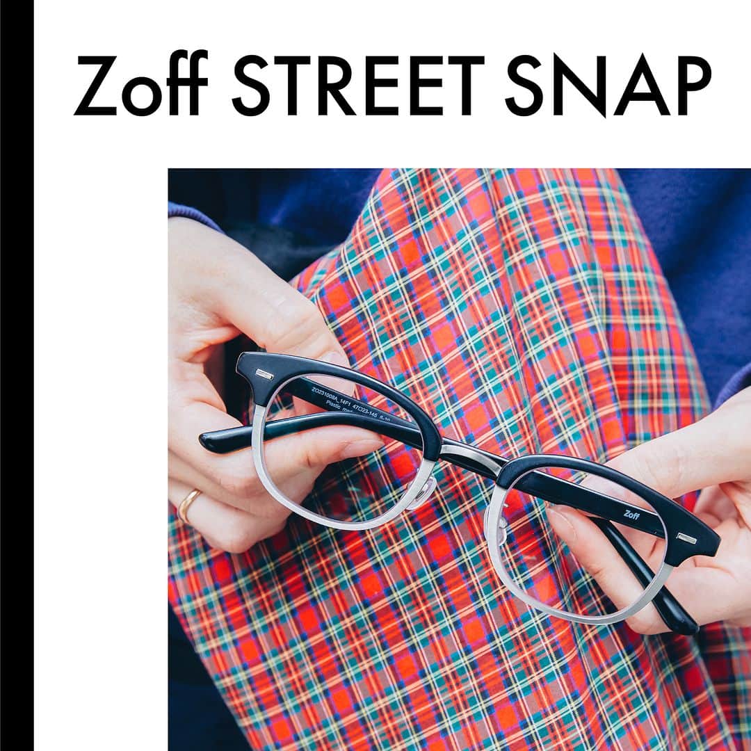 Zoff Officialのインスタグラム：「【Zoff STREET SNAP @下北沢】 オシャレなあの人が選ぶ、メガネ。 数あるメガネの中で今回のフレームを選んだ決め手を聞いてみました。  Zoff|Name. ZO231008_14F1 (ブラック)　￥13,300 ※税込・セットレンズ代込み  ■選んだポイントは？ シンプルだけど黒とシルバーでアクセントになるので選びました！ スニーカーやバックなどにポイントで黒を使用し、コーデ全体に統一感を持たせています。  model：amane　@amaumion  #zoff #ゾフ #name_labo #メガネ #伊達メガネ #だてめがね #めがね女子 #メガネ女子 #ファッションスナップ #ストリートスナップ #スナップ #下北沢 #ヴィンテージフレーム #ウェリントン #メガネコーデ #メガネのある生活 #メガネの選び方 #メガネファッション #streetsnap #fashionphotography #glasses #eyewear #eyewearstyle #eyewearfashion #eyewearbrand #eyewearcollection #eyewearlovers #eyewearph #fashionglasses」