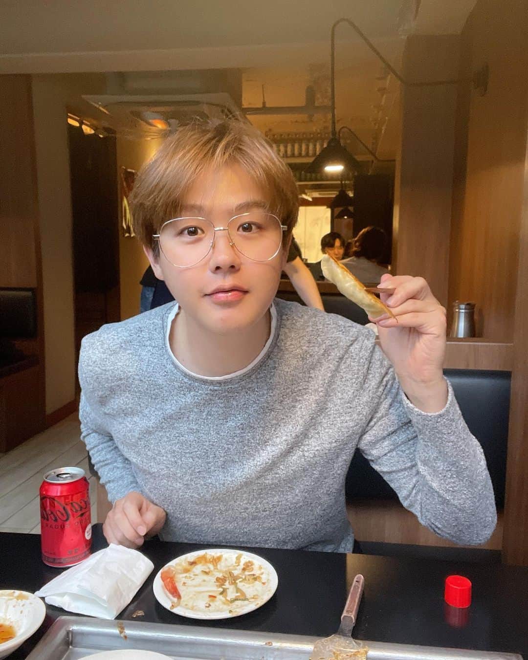 インジュン さんのインスタグラム写真 - (インジュン Instagram)「만두 같이 먹을래?🫣 餃子一緒に食べる?🫣」6月14日 7時56分 - injun1992.39