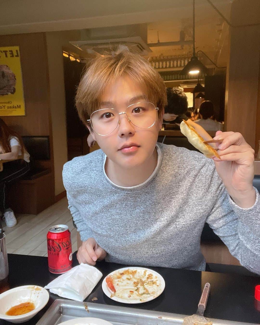 インジュン さんのインスタグラム写真 - (インジュン Instagram)「만두 같이 먹을래?🫣 餃子一緒に食べる?🫣」6月14日 7時56分 - injun1992.39