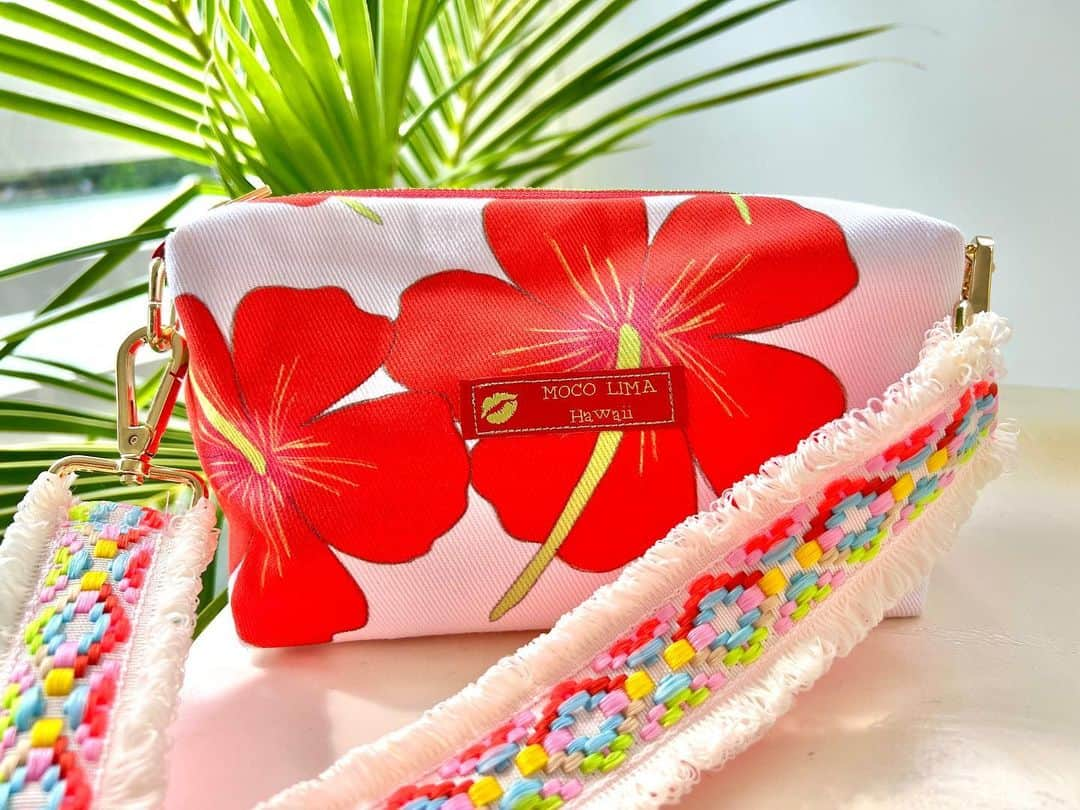 Moco Lima Hawaiiさんのインスタグラム写真 - (Moco Lima HawaiiInstagram)「モコリマショルダー　ハイビスカス【ストラップ付き】  🌺🌼🌸Graduation SALE 🌸🌼🌺  【日本時間】 6/17 17pm- 6/20 17pm  【ハワイ時間】 6/16 22pm- 6/19 22pm   全品17%OFF (moco10割引併用は致しかねます)   今年の夏バッグは何にしようかな〜て思われてる方はぜひこの機会をご利用下さい☆  #ショルダーバッグ#斜めがけ#カジュアル#夏バッグ#ハイビスカス#楽ちん#手軽#身軽#便利#軽量#コンパクト#モコリマハワイ#セール#ハンドメイド#夏#元気#ワクワク#わくわく#ドキドキ#ハワイ#hawaii#summer#mocolimahawaii#sale」6月14日 7時59分 - mocolimahawaii