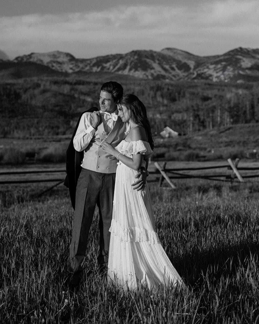 テイラー・ヒルさんのインスタグラム写真 - (テイラー・ヒルInstagram)「June 10th I got to married to the love of my life and my best friend in my hometown, it was a magical fairytale and my dream wedding ✨💜🤍 I want to say thank you to everyone who made it happen. My wedding planner Hannah Peterson of @table6productions knocked it out the park. Thank you Hannah for keeping everything together and making sure the day went smoothly. @cedarandpines and @ravenrosefilms you are such amazing and talented people. Without you, these images that I will cherish for the rest of my life, wouldn’t exist. Thank you for making our special day live on forever. The flowers were done by the insanely talented @theoliveandpoppy and I had a big floral vision that was brought to life in the most beautiful way, even better than I could’ve imagined. And thank you @thesouthernloom for lending me your beautiful rugs for the ceremony. I have many of your rugs in my home and I wanted to feel the most at home during the wedding as I could, so it only made sense to have your rugs be apart of this day. And thank you @etro @marcodevincenzo and @marcocacchione for making the dress of my dreams. You saw my vision and created something more beautiful than I ever could’ve imagined and this dress felt so me, especially since I wanted to get married barefoot because I believe it makes me feel grounded and I wanted to be connected to the earth that I’m from. So thank you for seeing me as clearly as you did. There are so many more people to thank and I’ll probably be posting way too much but I’m just so grateful for everything and all the hard work that went into this weekend. ✨🤍」6月14日 8時38分 - taylor_hill