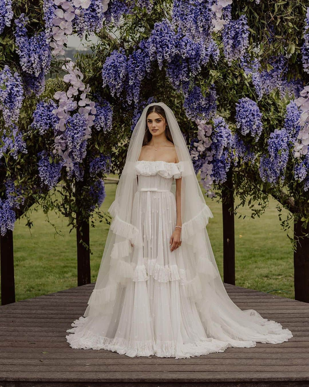 テイラー・ヒルさんのインスタグラム写真 - (テイラー・ヒルInstagram)「June 10th I got to married to the love of my life and my best friend in my hometown, it was a magical fairytale and my dream wedding ✨💜🤍 I want to say thank you to everyone who made it happen. My wedding planner Hannah Peterson of @table6productions knocked it out the park. Thank you Hannah for keeping everything together and making sure the day went smoothly. @cedarandpines and @ravenrosefilms you are such amazing and talented people. Without you, these images that I will cherish for the rest of my life, wouldn’t exist. Thank you for making our special day live on forever. The flowers were done by the insanely talented @theoliveandpoppy and I had a big floral vision that was brought to life in the most beautiful way, even better than I could’ve imagined. And thank you @thesouthernloom for lending me your beautiful rugs for the ceremony. I have many of your rugs in my home and I wanted to feel the most at home during the wedding as I could, so it only made sense to have your rugs be apart of this day. And thank you @etro @marcodevincenzo and @marcocacchione for making the dress of my dreams. You saw my vision and created something more beautiful than I ever could’ve imagined and this dress felt so me, especially since I wanted to get married barefoot because I believe it makes me feel grounded and I wanted to be connected to the earth that I’m from. So thank you for seeing me as clearly as you did. There are so many more people to thank and I’ll probably be posting way too much but I’m just so grateful for everything and all the hard work that went into this weekend. ✨🤍」6月14日 8時38分 - taylor_hill