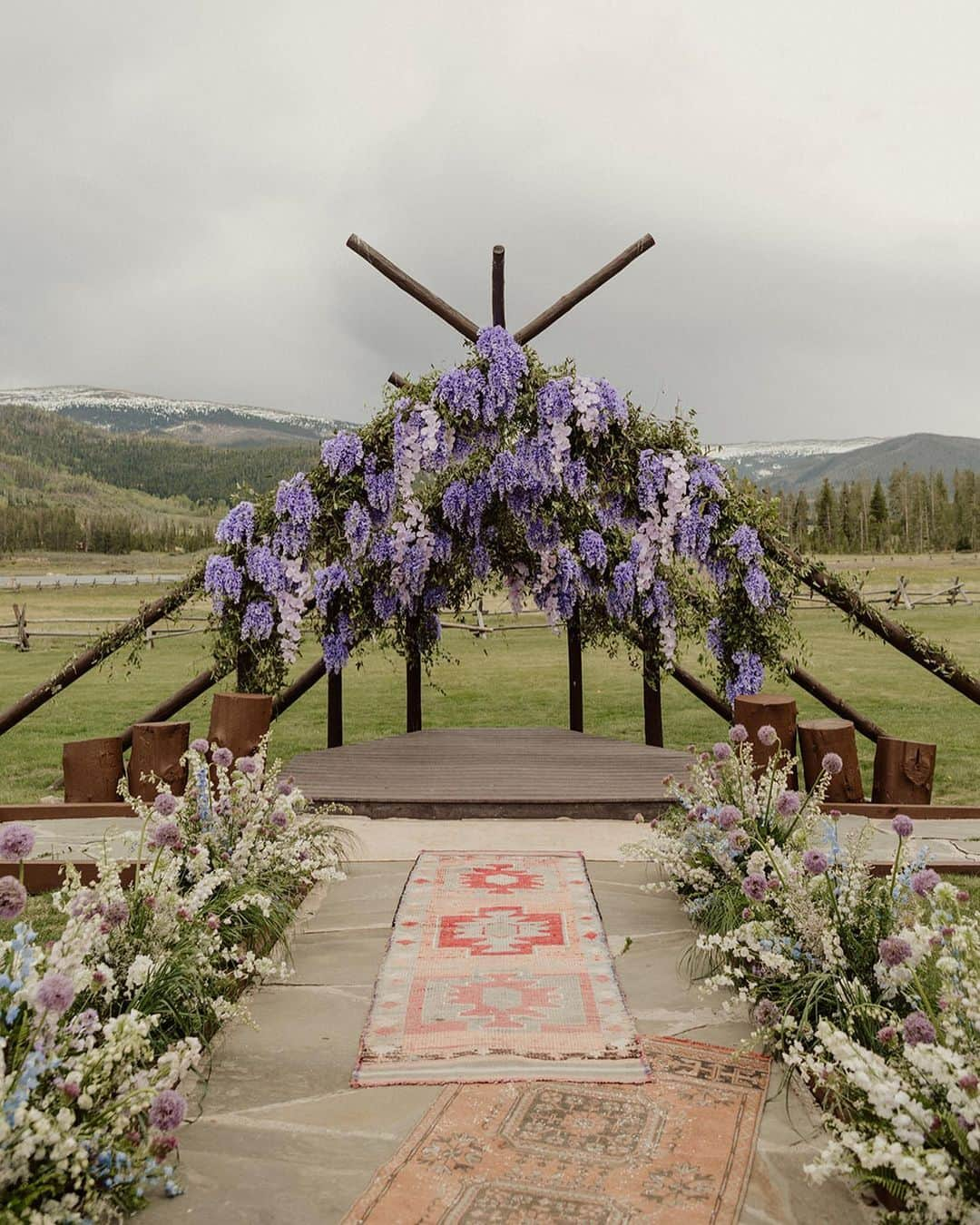 テイラー・ヒルさんのインスタグラム写真 - (テイラー・ヒルInstagram)「June 10th I got to married to the love of my life and my best friend in my hometown, it was a magical fairytale and my dream wedding ✨💜🤍 I want to say thank you to everyone who made it happen. My wedding planner Hannah Peterson of @table6productions knocked it out the park. Thank you Hannah for keeping everything together and making sure the day went smoothly. @cedarandpines and @ravenrosefilms you are such amazing and talented people. Without you, these images that I will cherish for the rest of my life, wouldn’t exist. Thank you for making our special day live on forever. The flowers were done by the insanely talented @theoliveandpoppy and I had a big floral vision that was brought to life in the most beautiful way, even better than I could’ve imagined. And thank you @thesouthernloom for lending me your beautiful rugs for the ceremony. I have many of your rugs in my home and I wanted to feel the most at home during the wedding as I could, so it only made sense to have your rugs be apart of this day. And thank you @etro @marcodevincenzo and @marcocacchione for making the dress of my dreams. You saw my vision and created something more beautiful than I ever could’ve imagined and this dress felt so me, especially since I wanted to get married barefoot because I believe it makes me feel grounded and I wanted to be connected to the earth that I’m from. So thank you for seeing me as clearly as you did. There are so many more people to thank and I’ll probably be posting way too much but I’m just so grateful for everything and all the hard work that went into this weekend. ✨🤍」6月14日 8時38分 - taylor_hill