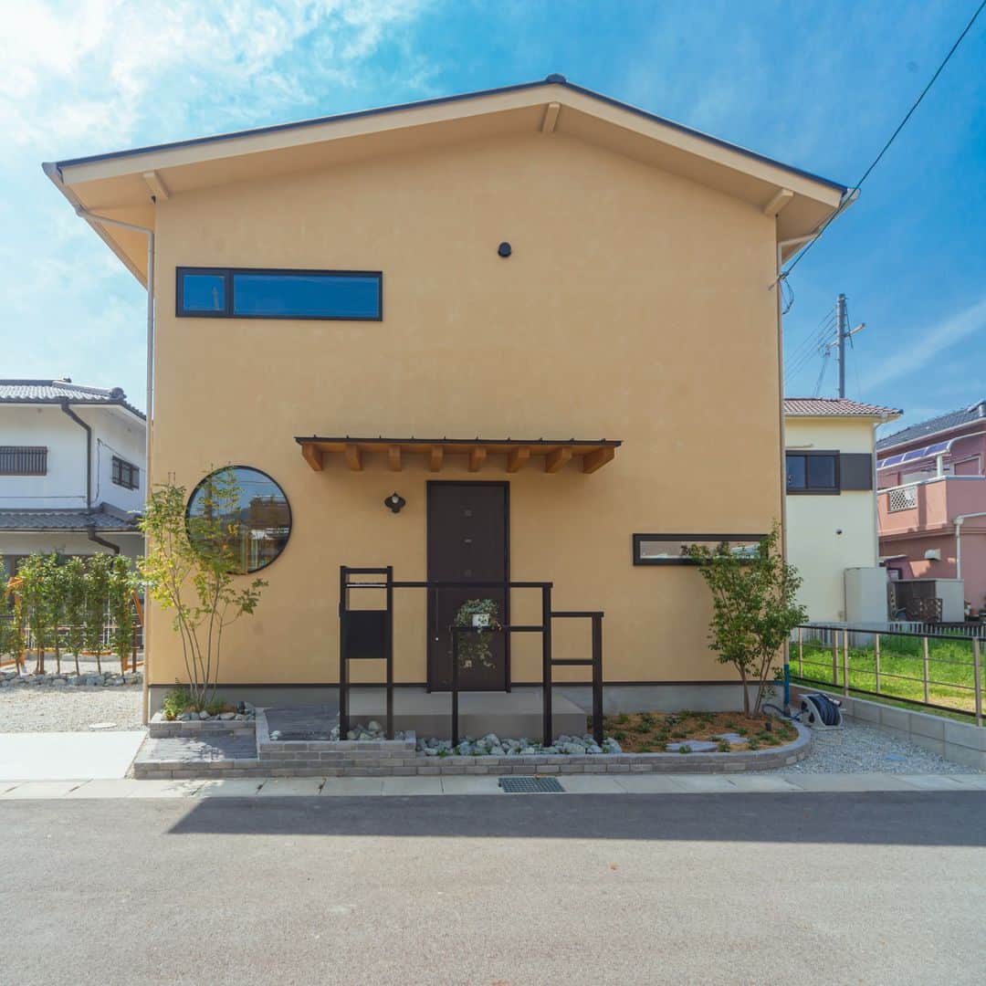 のインスタグラム：「【施工事例】休日でも子供達が退屈しないお家♪ —————————————— ■詳細はHPにて■ @kinoie.nara プロフィールのリンクより ——————————————  #木村建設 #工務店 #注文住宅 #奈良県 #奈良市 #天理市 #桜井市 #大和郡山市 #宇陀市 #田原本町 #橿原市 #川西町 #三宅町 #斑鳩町 #河合町 #広陵町 #大和高田市 #香芝市 #木の家 #デザイン住宅 #吹き抜け #高断熱 #耐震 #健康住宅 #無垢の家 #自然素材の家 #ダブル断熱 #セルロースファイバー #ブランコのある庭 #ブランコのある家」