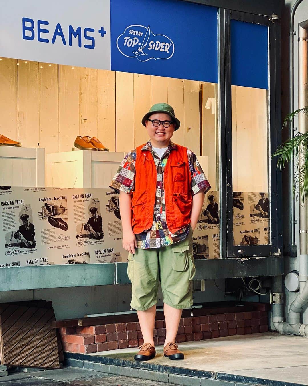 BEAMS+さんのインスタグラム写真 - (BEAMS+Instagram)「・ BEAMS PLUS RECOMMEND.  <SPERRY TOPSIDER × BEAMS PLUS >  "MIL CVO"  The brown color was chosen for styling with military pants, as befits BEAMS PLUS. Styled like moccasin shoes with bare feet. The impression is light and summery.  -------------------------------------  ブラウンカラーを選んだスタイリングは、ビームスプラスらしくミリタリーパンツと合わせたコーディネート。素足でモカシンシューズ感覚のスタイリング。夏らしい軽快な印象です。  #beams #beamsplus #beamsplusharajuku  #harajuku #mensfashion #mensstyle #stylepoln #menswear #sperry #sperrytopsider #cvo」6月14日 19時59分 - beams_plus_harajuku