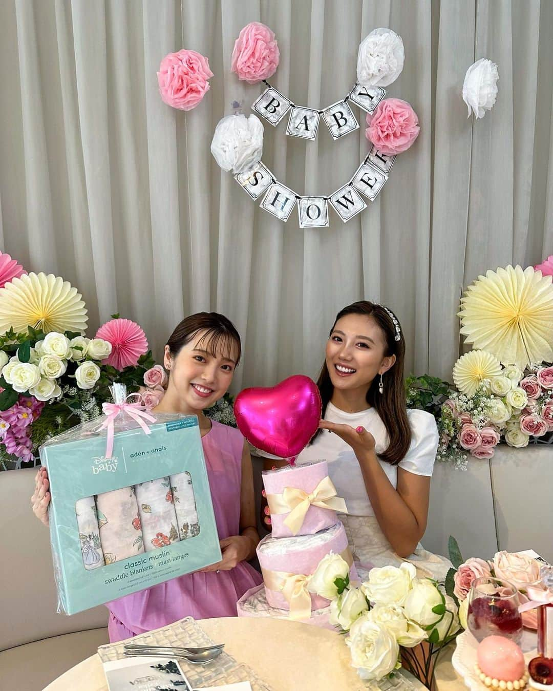 又来綾さんのインスタグラム写真 - (又来綾Instagram)「🩷👶🏻BABY SHOWER👶🏻🩷 楽しみ早く会いたいよ〜👶🏻🩷 会えるの楽しみにしてるね🩷 @erikaakire77 ファイト🤍  とっても可愛い @moska_by_gingergarden で🏰 BABY SHOWERに合わせてピンクでオムツケーキ作ってみました🤍 我ながら上出来？🤣🩷笑」6月14日 19時59分 - matarai_aya