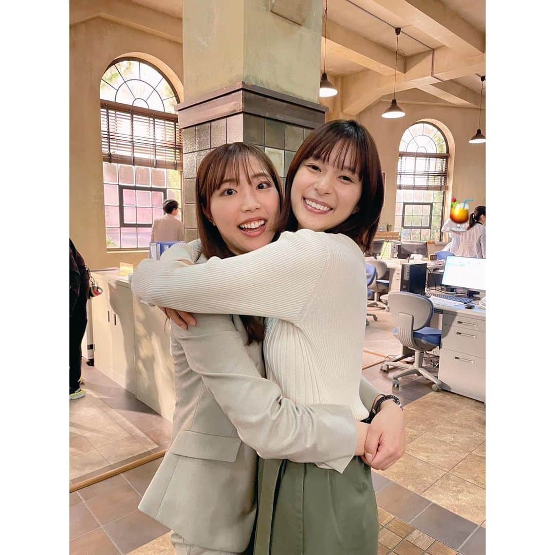 渥美友里恵さんのインスタグラム写真 - (渥美友里恵Instagram)「今夜10時から、ついに 「それってパクリじゃないですか？」 最終回です！ ⁡ 楽しみな気持ちと 寂しい気持ちと。🥹 ⁡ ⁡ 最終回、絶対みてね🧃 よろしくお願いします！ ⁡ ⁡ ⁡ 最後の写真は 大好きなよしねちゃんと♡ 亜季ちゃんの背中をみて過ごした 3ヶ月。 沢山の元気と笑顔をもらいました！ ありがとう☺️ ⁡ ⁡ ⁡ #それってパクリじゃないですか #それパク #芳根京子 さん #お気に入りの写真 #最終回 #ぜひご覧ください！ ⁡ ⁡ #渥美友里恵」6月14日 20時04分 - yurie_atsumi_