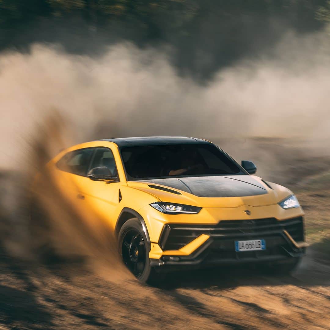 ランボルギーニのインスタグラム：「The harder the path, the greater the satisfaction. Driving Urus Performante makes you feel that way.  #Lamborghini #UrusPerformante #ForBarRaisersOnly __ Urus Performante: fuel consumption combined: 14,1 l/100km (WLTP); CO2-emissions combined: 320 g/km (WLTP)」