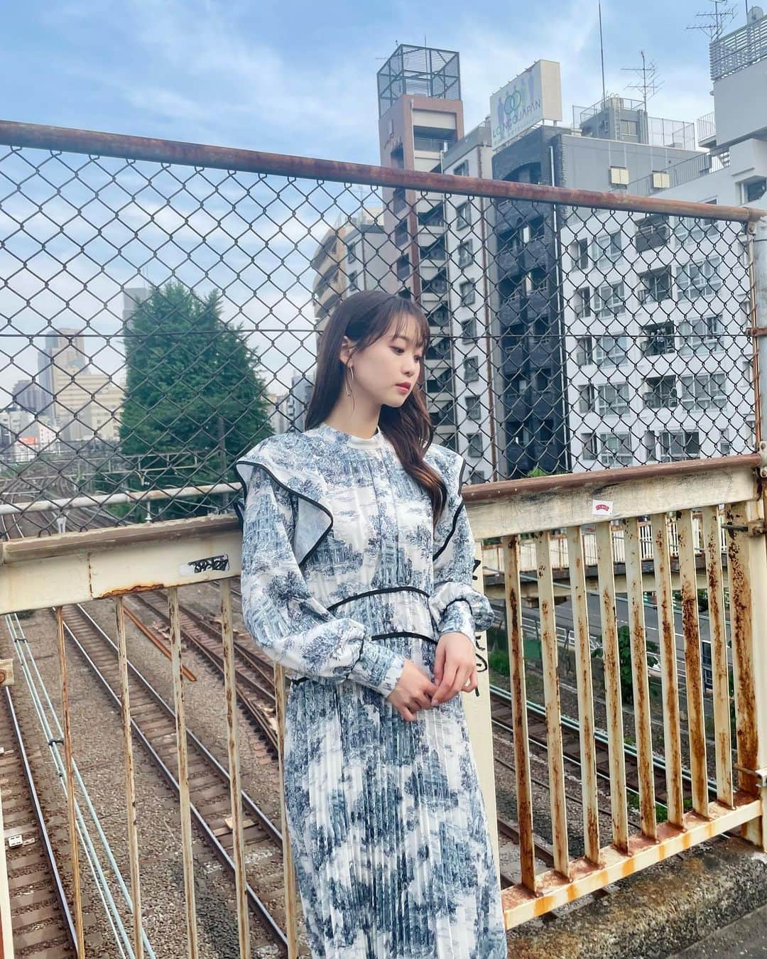 芹澤優のインスタグラム：「💠  懐かしのAMGの近くで撮影でした！ 発売中の声優グランプリ見てみてね！  ワンピース @lily_brown_official   #ラストのお仕事も頑張るぞう #その前になんか食べたい #でも今食べたら夜ご飯食べれなくなりそう #悩みいいい」