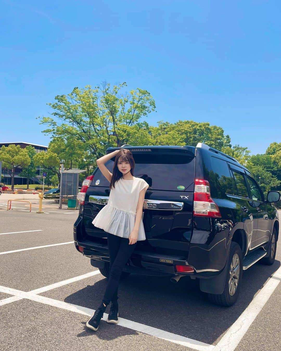 北川瑛里奈のインスタグラム：「: ☀️🚗 : : 韓国に行く前に名城公園に行ってきたよ⛲️🌲 : とっても暑くて歩くの大変だったけど、 運動不足が解消されました😂笑 : 月末雨っぽいから てるてる坊主一緒に作ろう😭✨ : : : : : : : #landcruiserprado #prado150 #prado #toyotaprado  #4wd #4wdlife #toyota4wd #4x4life  #toyotagram #cargram #carmodel #japanesegirl  #ランドクルーザープラド #プラド #プラド150中期  #特別仕様車  #プラド女子 #プラド会 #プラドのある生活  #プラドのある風景 #プラド好きな人と繋がりたい  #suv女子 #suv好きな人と繋がりたい  #四駆女子 #四駆好きな人と繋がりたい  #韓国ファッション」