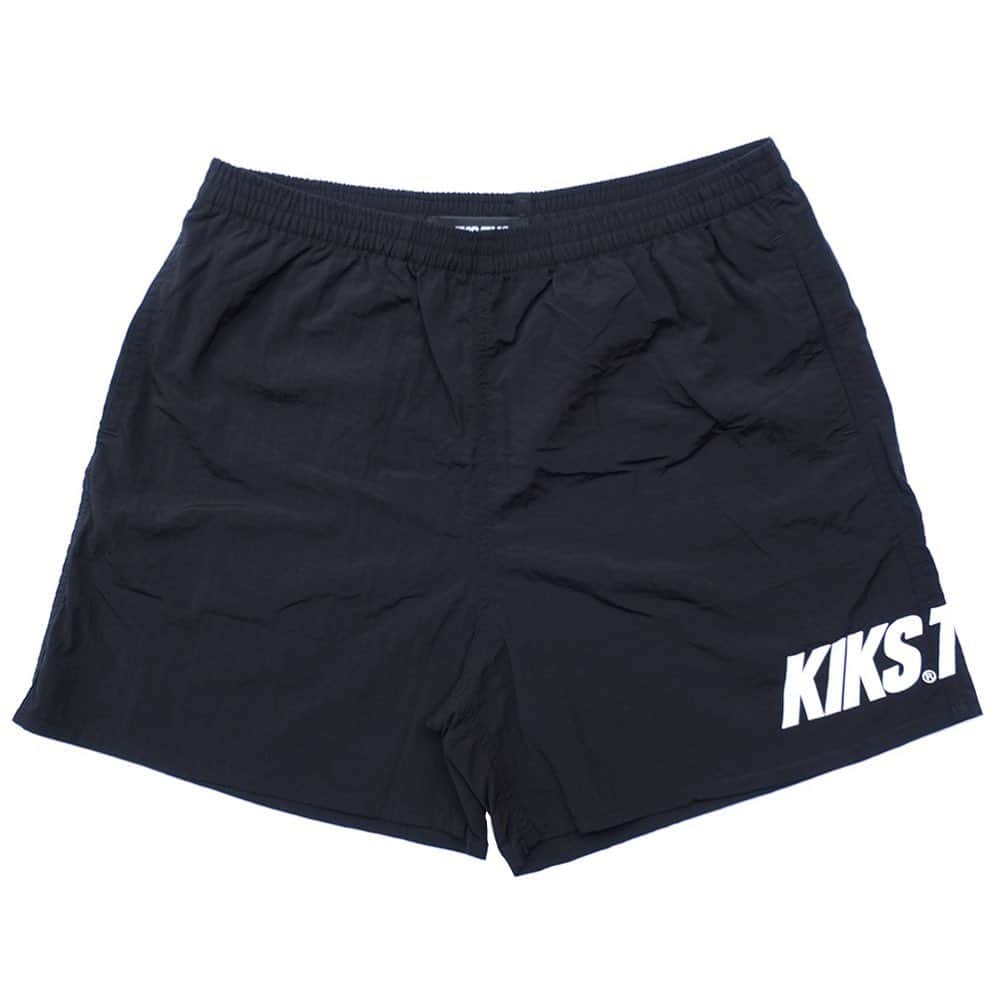 KIKSTYOさんのインスタグラム写真 - (KIKSTYOInstagram)「. "NYLON LOGO SHORTS" タウンユースだけでなく、水辺でのアクティビティにも使える撥水性のあるナイロン生地を使用したイージーショーツ。  サイドにまたがるようにCLASSIC LOGOがプリントされている。  注）お電話でのご注文、お問い合わせはKIKSTYO HEAD SHOP03-5766-6482までお願い致します。多少のお時間差にて欠品になることもございます。予めご了承頂ますようお願い致します。 .  "NYLON LOGO SHORTS" available now at kikstyo.com (Japan) kikstyoshop.com (International) and the the KIKSTYO HEAD SHOP in Shibuya. . #kikstyo #nylonshorts #sneakerhead」6月14日 18時34分 - kikstyo